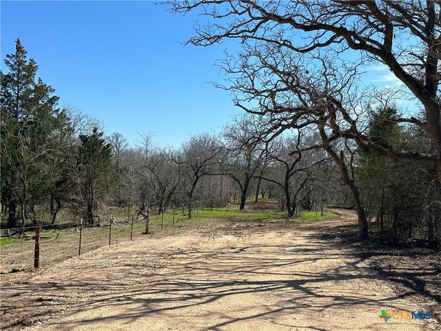 640 Coastal Lane, Luling, TX 78648