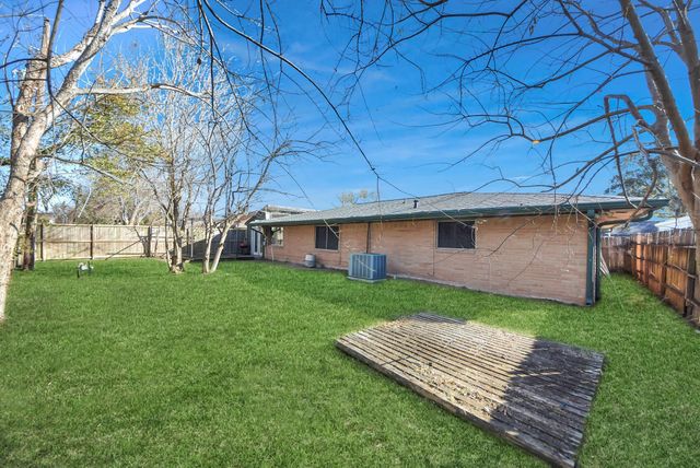 3906 Dolphin Lane, La Porte, TX 77571