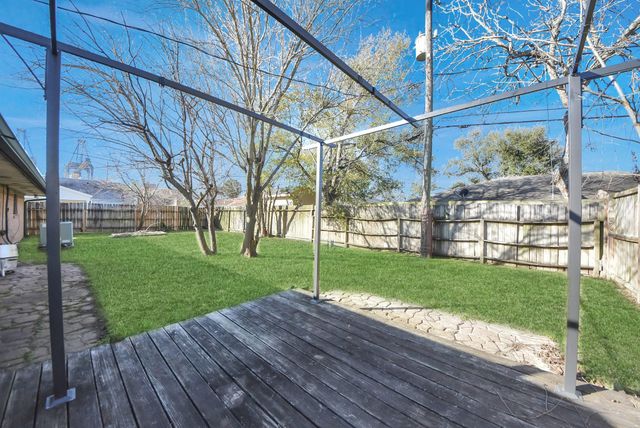 3906 Dolphin Lane, La Porte, TX 77571