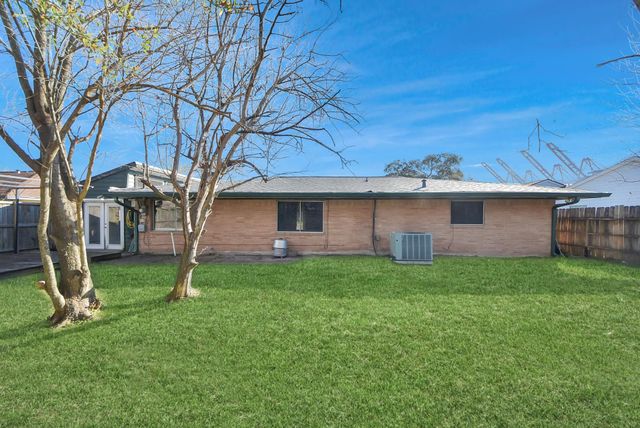 3906 Dolphin Lane, La Porte, TX 77571