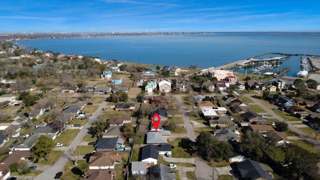 3906 Dolphin Lane, La Porte, TX 77571