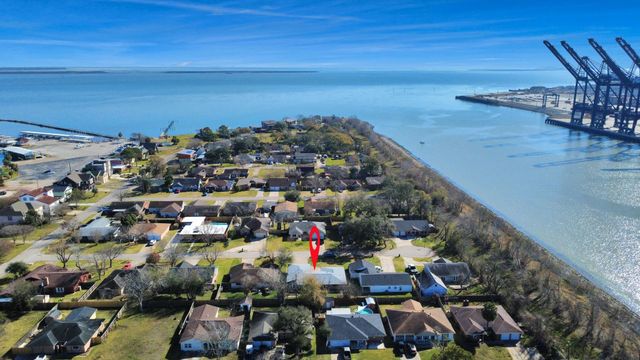 3906 Dolphin Lane, La Porte, TX 77571