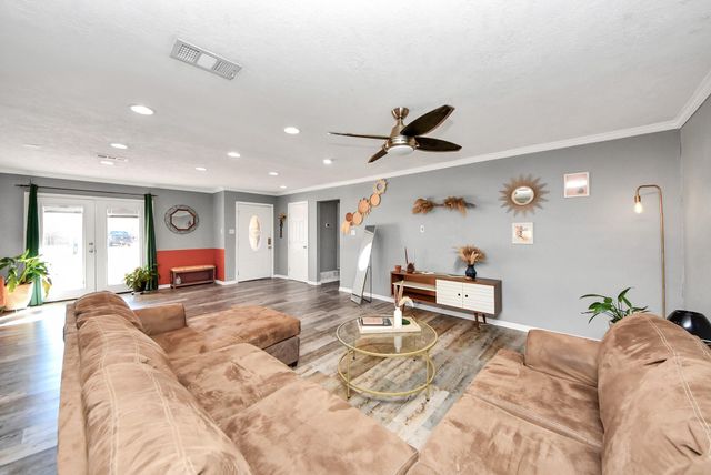 3906 Dolphin Lane, La Porte, TX 77571