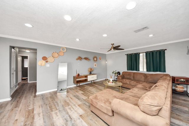 3906 Dolphin Lane, La Porte, TX 77571