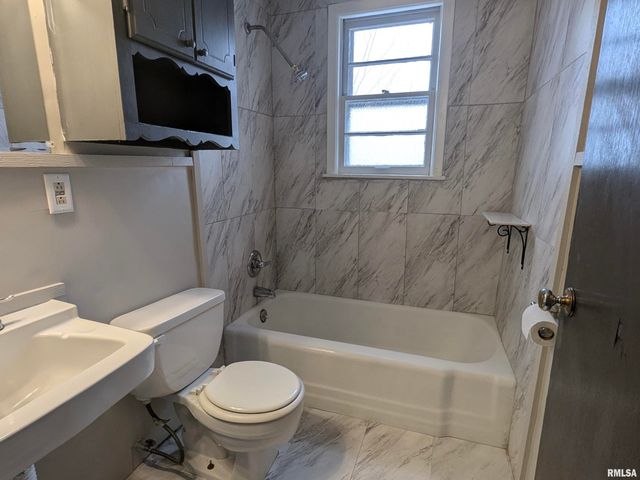 1012 BRIDGE Avenue, Davenport, IA 52803