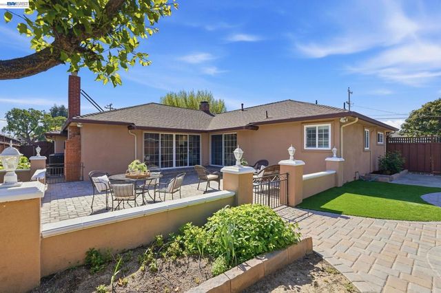 38048 Palmer Dr, Fremont, CA 94536