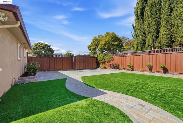 38048 Palmer Dr, Fremont, CA 94536