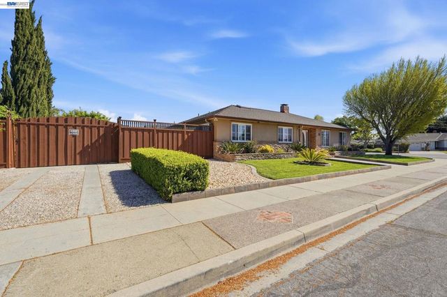 38048 Palmer Dr, Fremont, CA 94536
