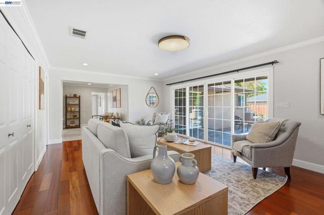 38048 Palmer Dr, Fremont, CA 94536