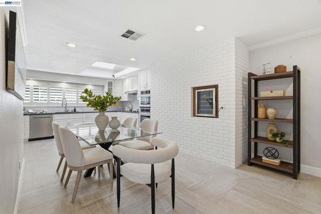 38048 Palmer Dr, Fremont, CA 94536