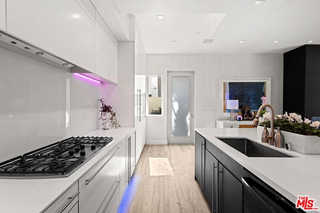 1250 N Harper Avenue 401, West Hollywood, CA 90046