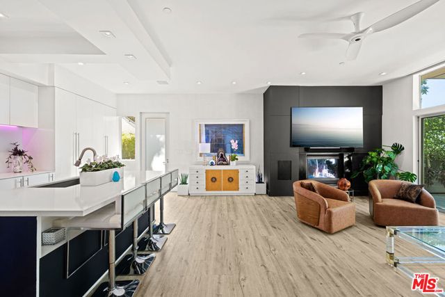 1250 N Harper Avenue 401, West Hollywood, CA 90046