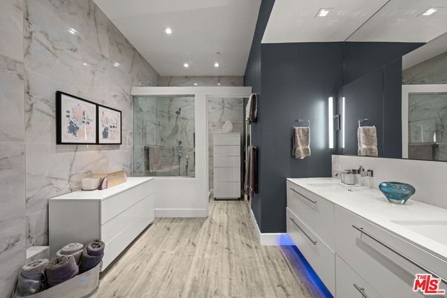 1250 N Harper Avenue 401, West Hollywood, CA 90046