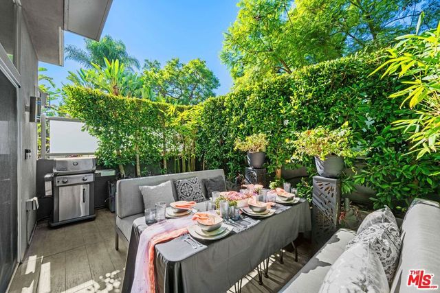 1250 N Harper Avenue 401, West Hollywood, CA 90046