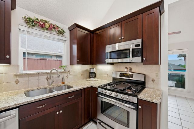 840 Lionel Way, Fort Worth, TX 76108