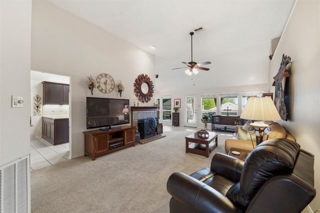 840 Lionel Way, Fort Worth, TX 76108