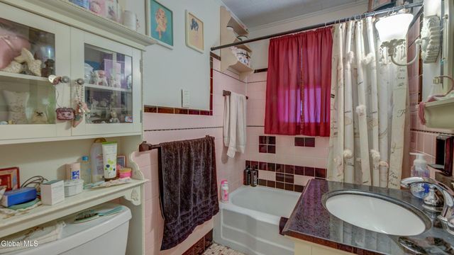 151 S Kingsboro Avenue, Gloversville, NY 12078