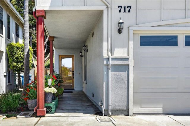 717 Las Casitas Dr., Salinas, CA 93905