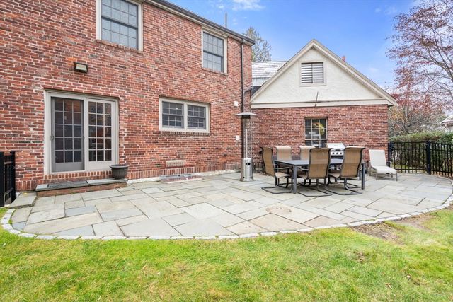 55 Evelyn Rd, Newton, MA 02468