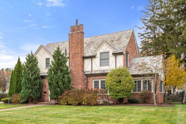 55 Evelyn Rd, Newton, MA 02468