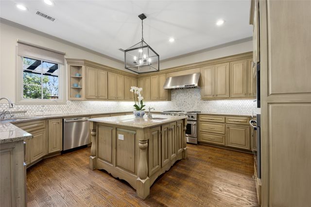 6615 Meadow Road, Dallas, TX 75230