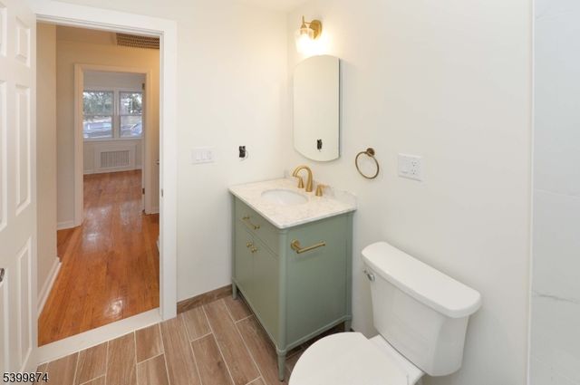 99 Fairview Ave, Hawthorne Boro, NJ 07506