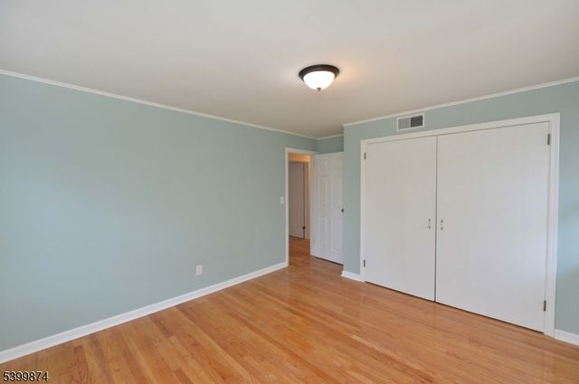 99 Fairview Ave, Hawthorne Boro, NJ 07506