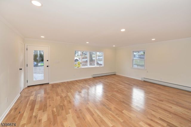 99 Fairview Ave, Hawthorne Boro, NJ 07506