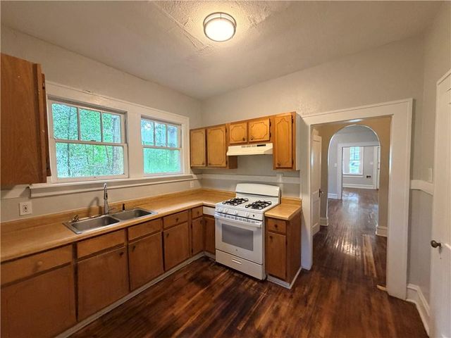 123 Tuscaloosa Street, Mobile, AL 36607