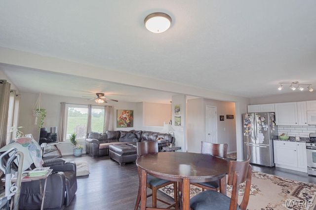 806 S 7th Street, East Carondelet, IL 62240