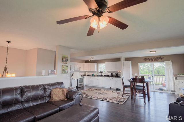 806 S 7th Street, East Carondelet, IL 62240