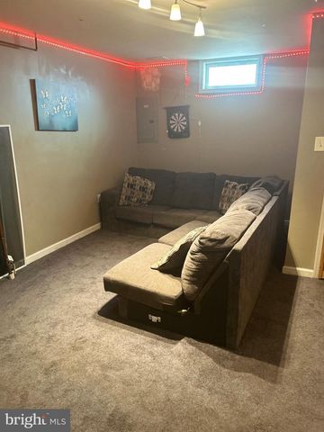 5349 CALL PL SE, Washington, DC 20019