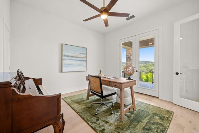136 Baldovino SKWY, Lakeway, TX 78738