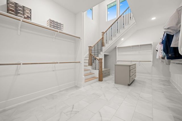 136 Baldovino SKWY, Lakeway, TX 78738
