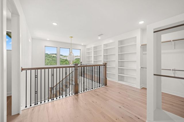 136 Baldovino SKWY, Lakeway, TX 78738