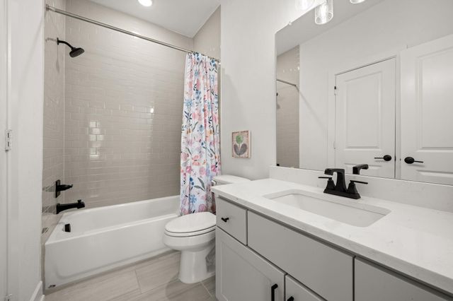 136 Baldovino SKWY, Lakeway, TX 78738
