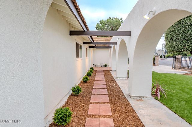 8018 Winnetka Avenue, Winnetka, CA 91306