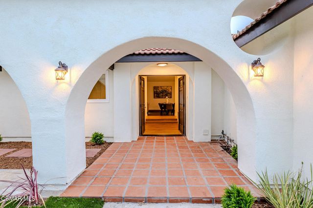 8018 Winnetka Avenue, Winnetka, CA 91306