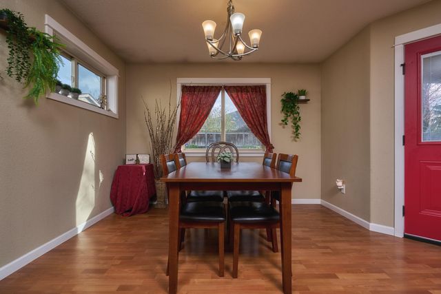 3240 Dearborn Lane, Medford, OR 97504