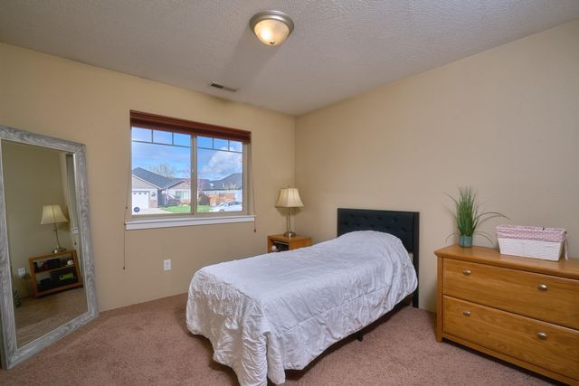 3240 Dearborn Lane, Medford, OR 97504