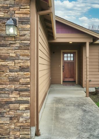 3240 Dearborn Lane, Medford, OR 97504