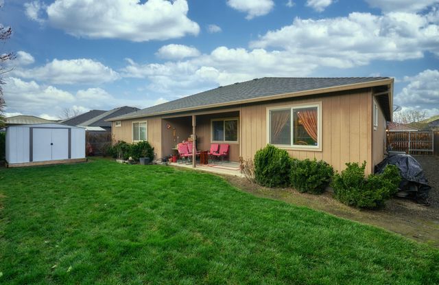 3240 Dearborn Lane, Medford, OR 97504