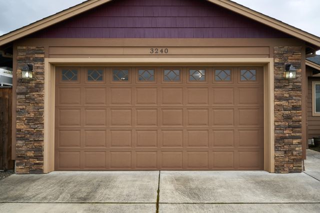 3240 Dearborn Lane, Medford, OR 97504