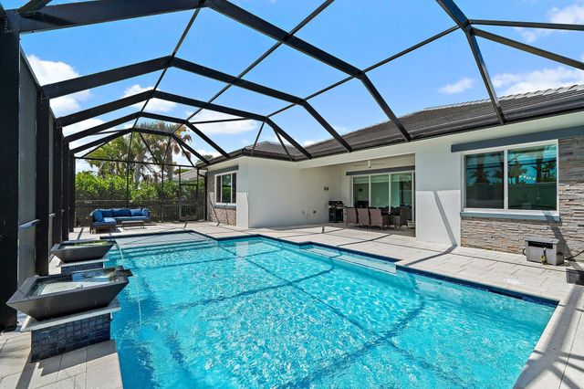 12172 Waterstone Circle, Palm Beach Gardens, FL 33412