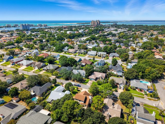318 Sailfish Circle, Destin, FL 32541
