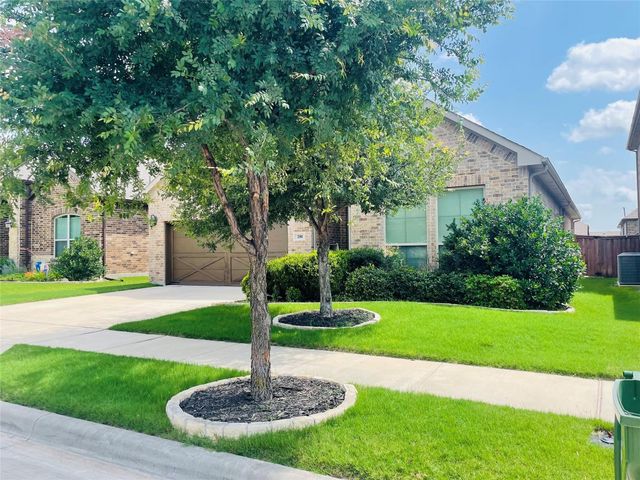 208 Mineral Point Drive, Aledo, TX 76008