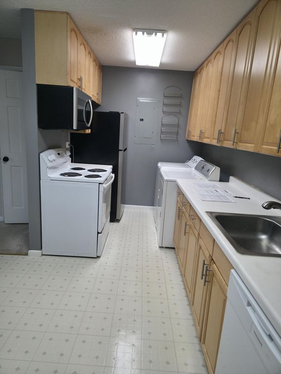 1241 Wagon Wheel Road, Hopkins, MN 55343