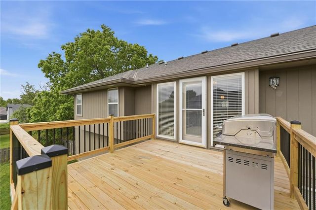 521 Cedar Falls Court, Raymore, MO 64083