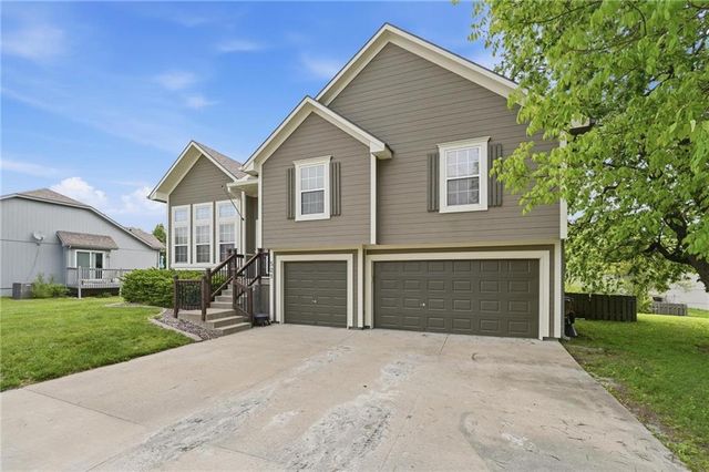 521 Cedar Falls Court, Raymore, MO 64083