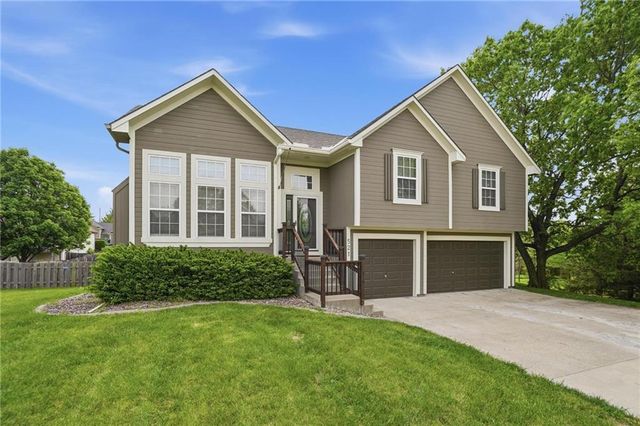 521 Cedar Falls Court, Raymore, MO 64083